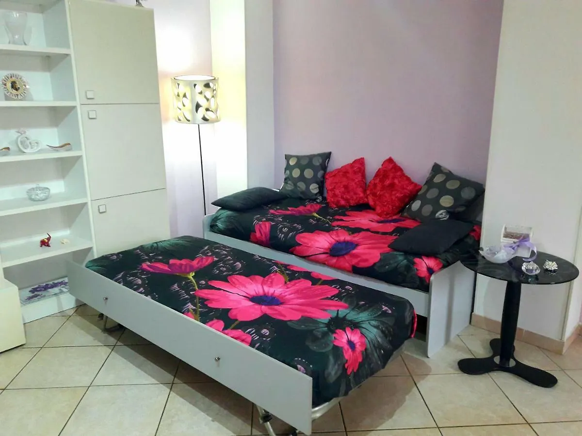 Garden House Airport Apartamento Nápoles 0*,